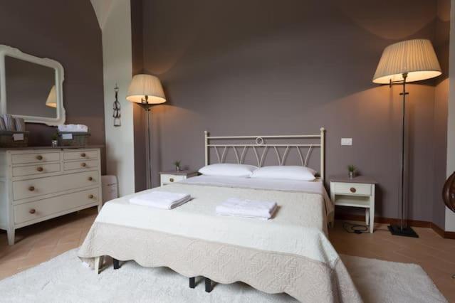 Ht Castello Di Campolongo Lejlighedshotel Valfabbrica Eksteriør billede