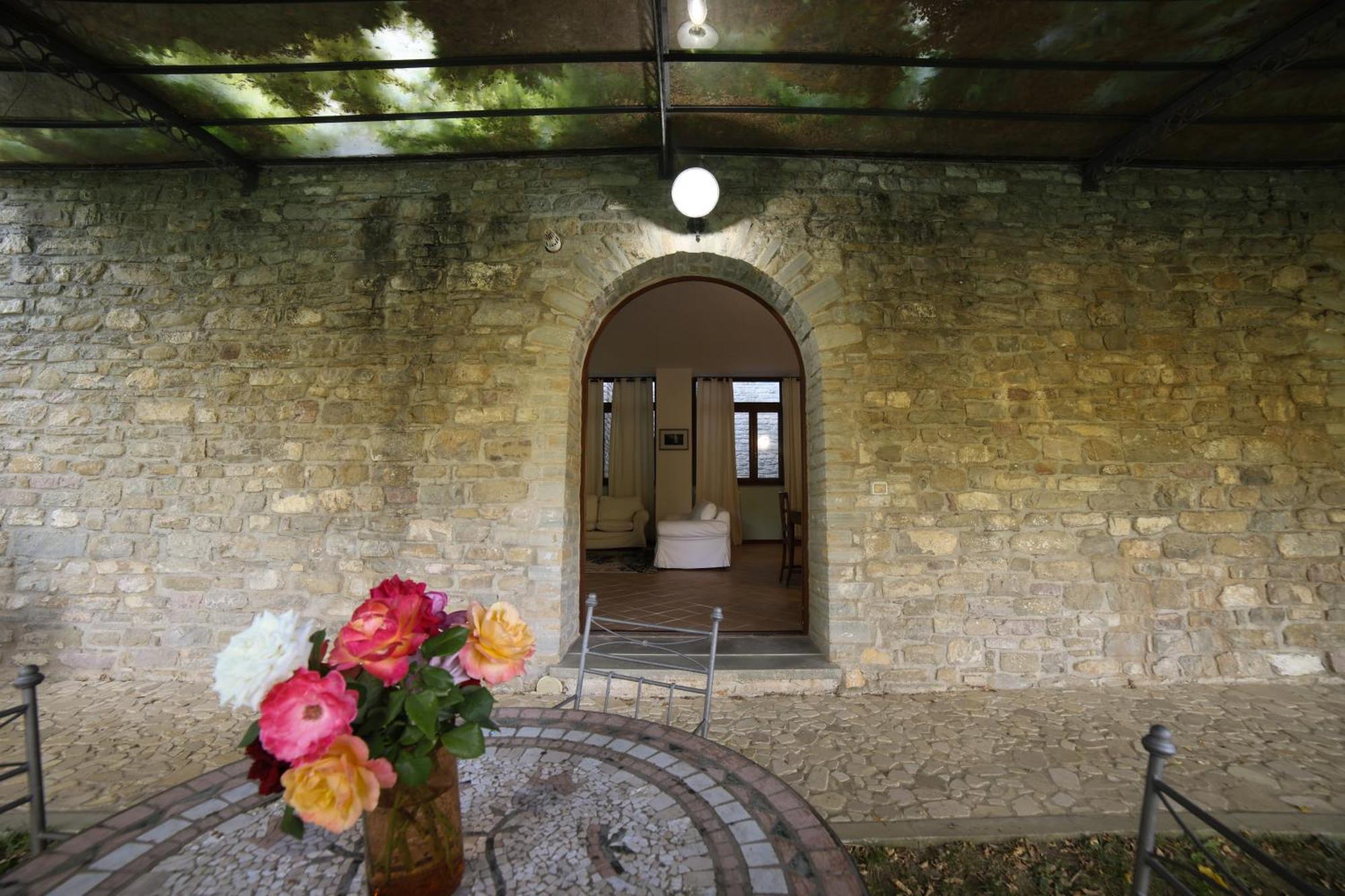 Ht Castello Di Campolongo Lejlighedshotel Valfabbrica Eksteriør billede