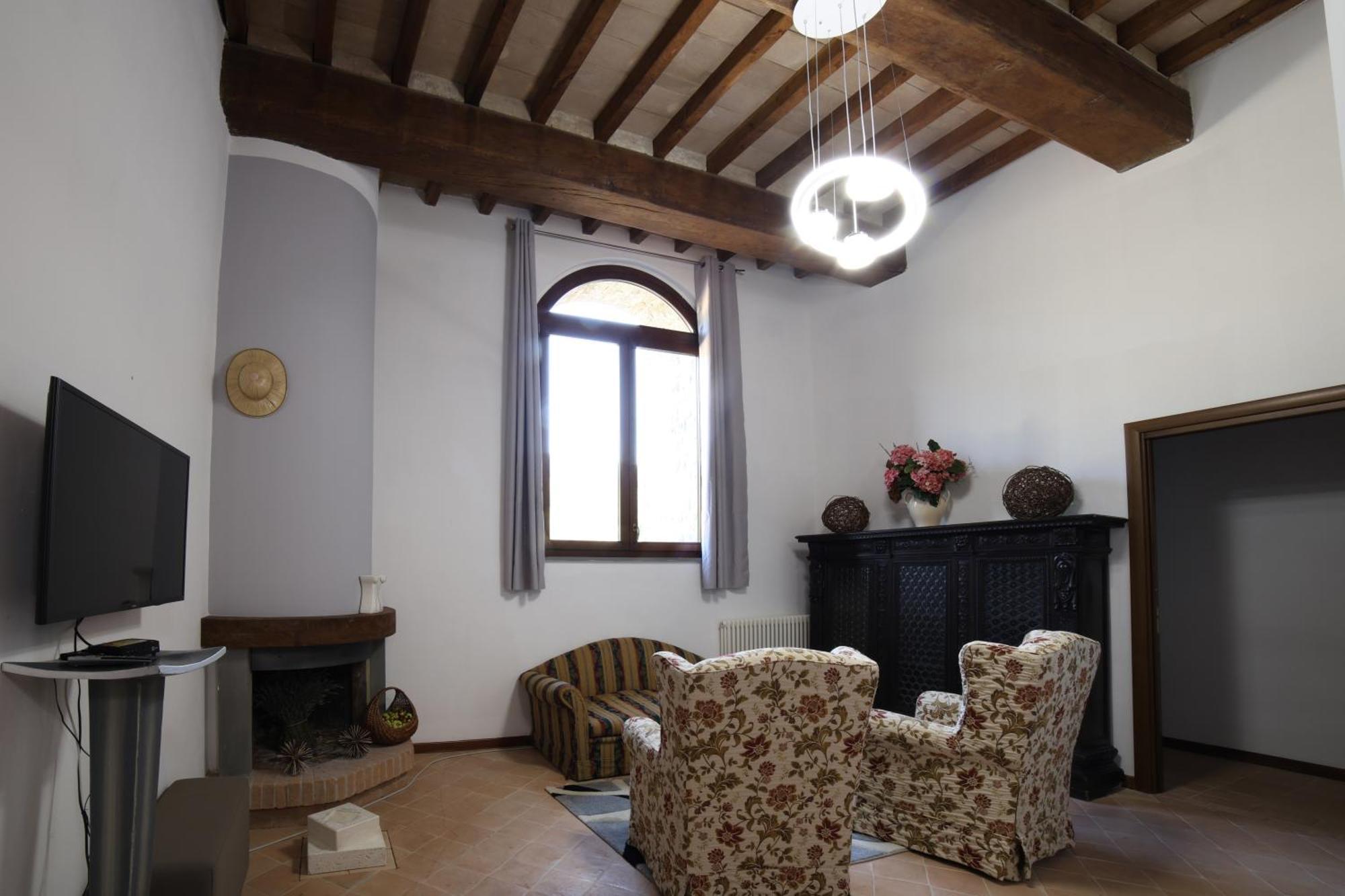 Ht Castello Di Campolongo Lejlighedshotel Valfabbrica Eksteriør billede